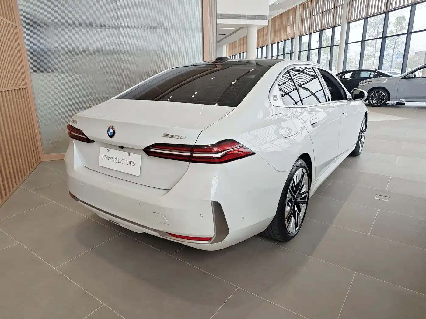 BMW 5 Series 2024 530Li Premium Luxury Package фото 4