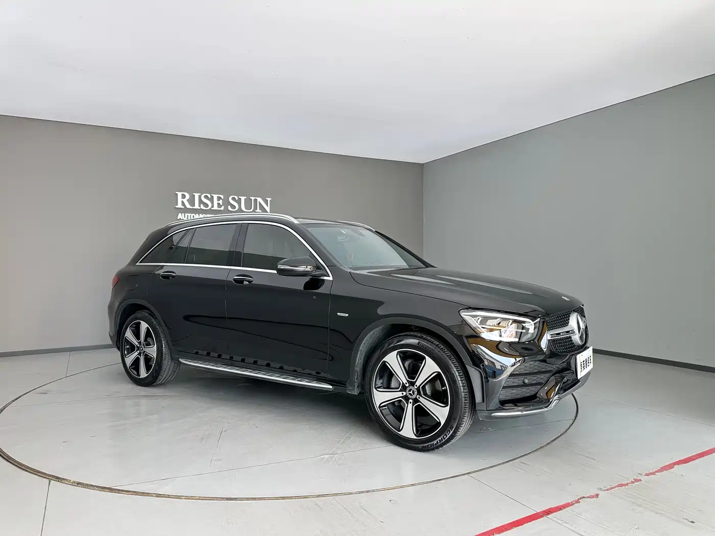 MERCEDES-BENZ GLC
