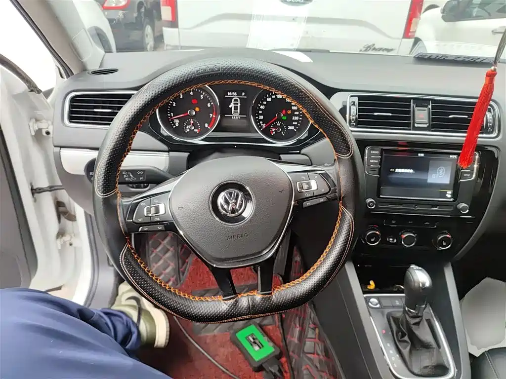 Volkswagen Sagitar 2018 180TSI DSG Premium Edition фото 11