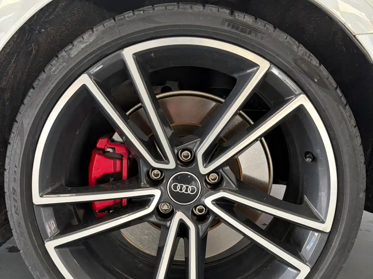 Фото 11 - Audi A4L