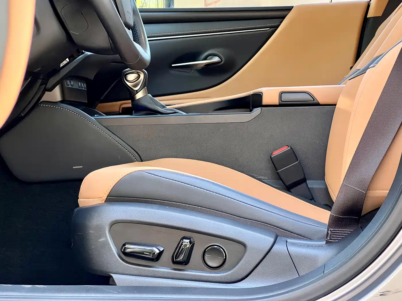 Lexus ES 2024 200 Premium Edition фото 18