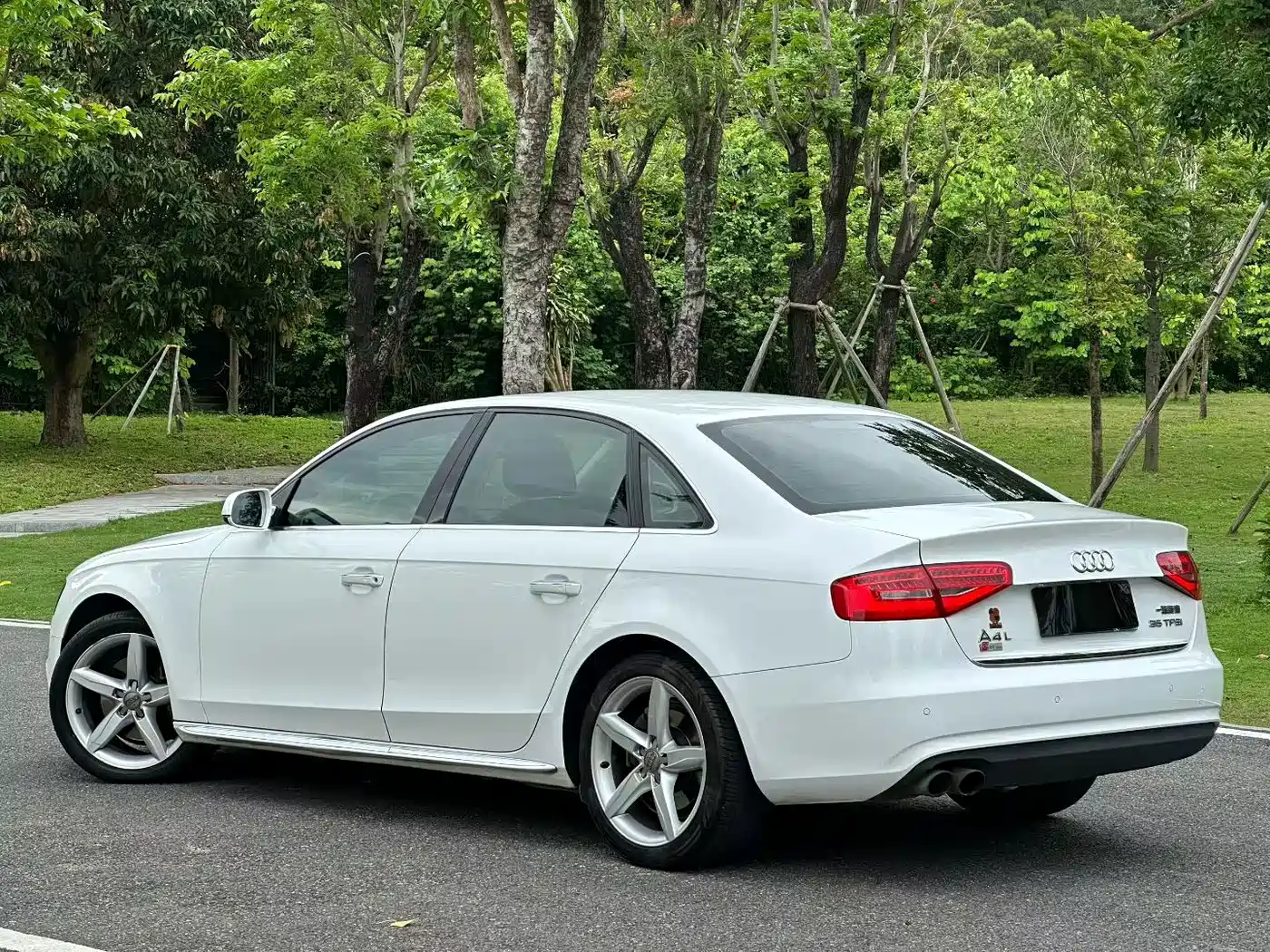 Photo 9 - Audi A4L