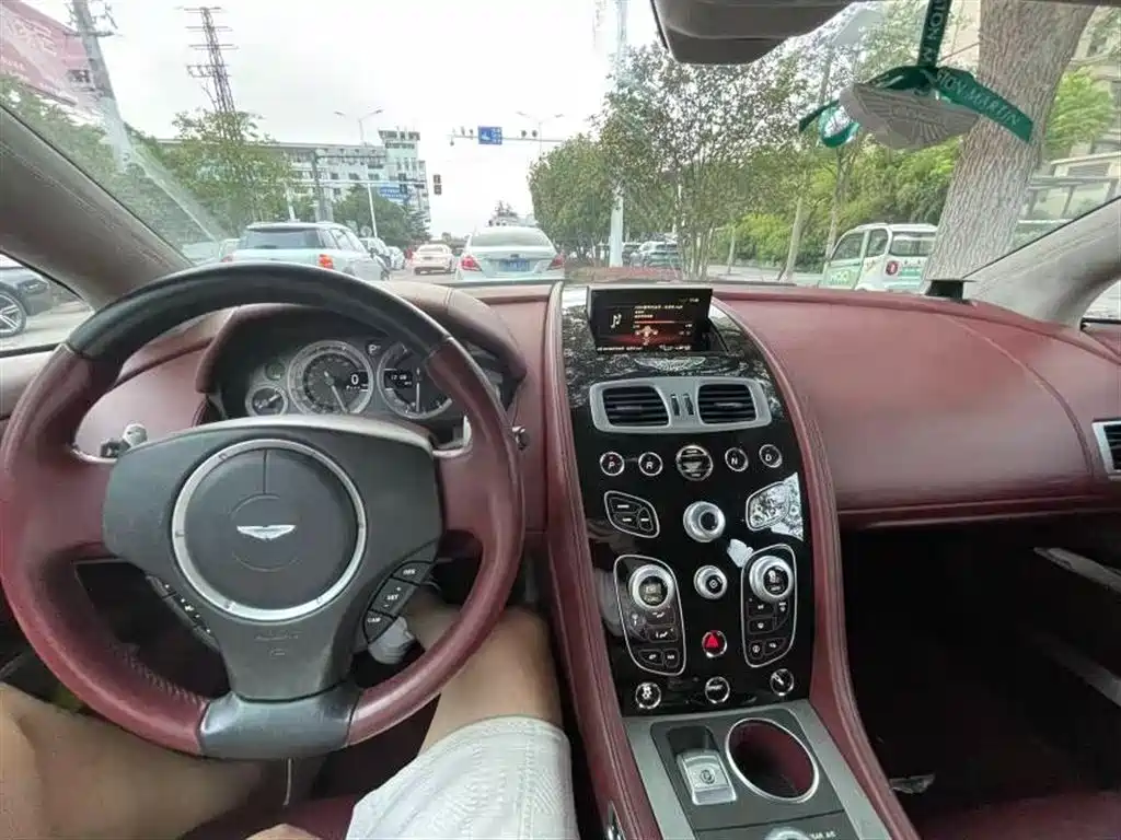 Aston Martin Rapide 2017 6.0L S фото 2