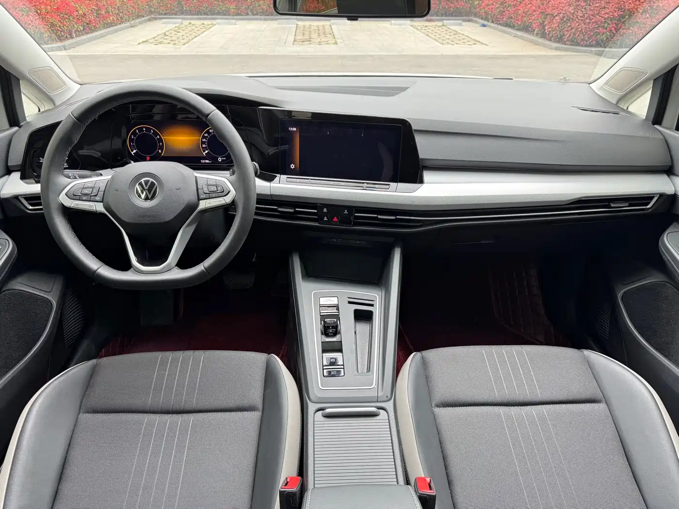 Volkswagen Golf 2024 280TSI DSG Pro 50th Anniversary Edition фото 7