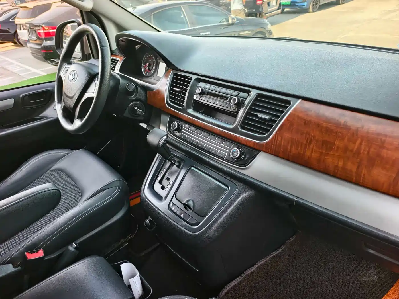 SAIC Maxus Maxus G10 2016 2.0T Automatic Executive Edition фото 18