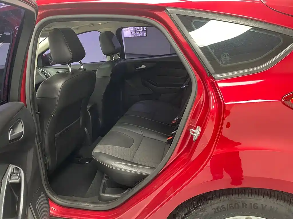 Фото 3 - Ford Focus