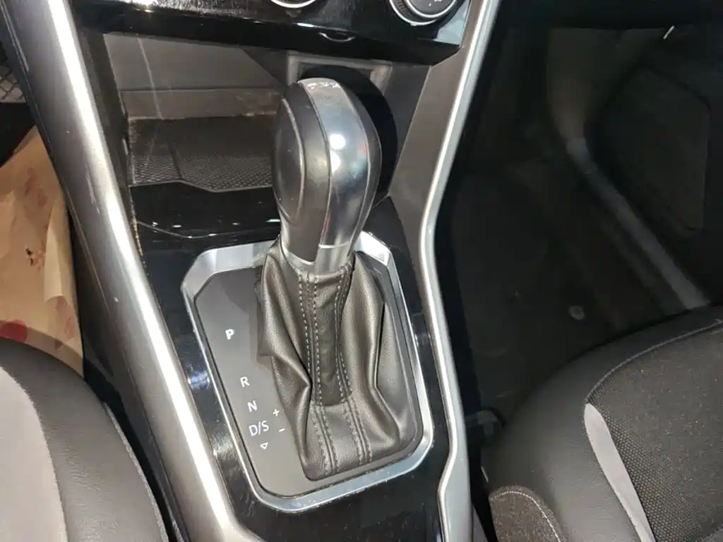 VOLKSWAGEN T-ROC EXPLORING SONGS