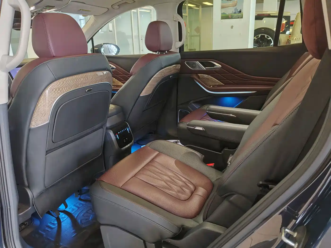Фото 24 - Hongqi HS7