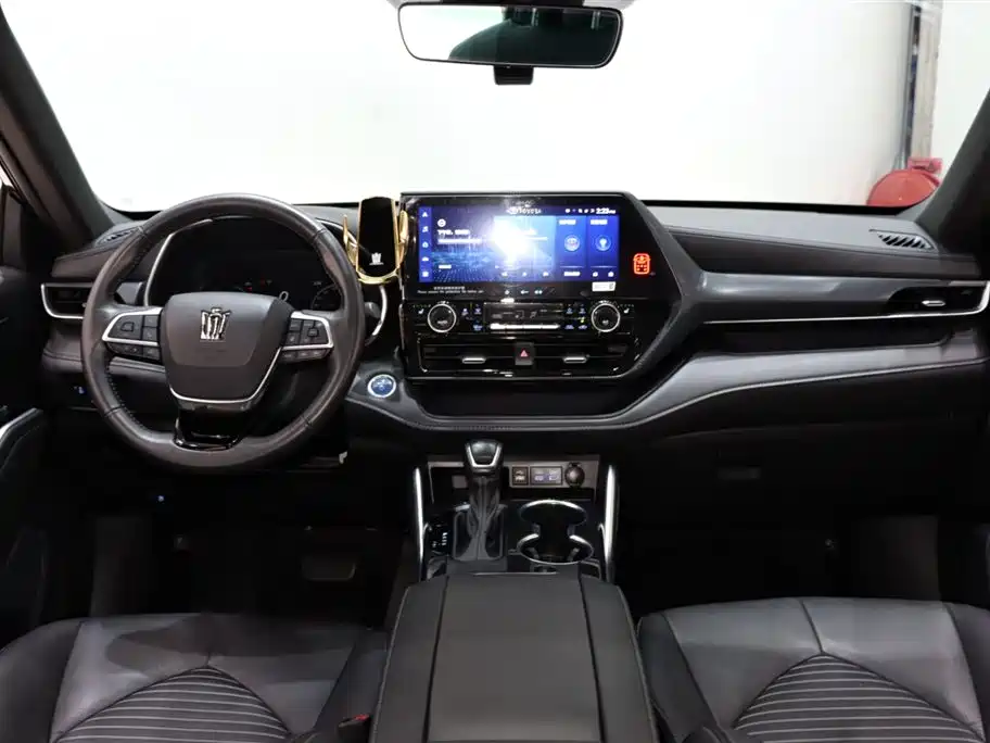Toyota Crown Kluger 2022 2.5L HEV 4WD Premium Edition фото 13