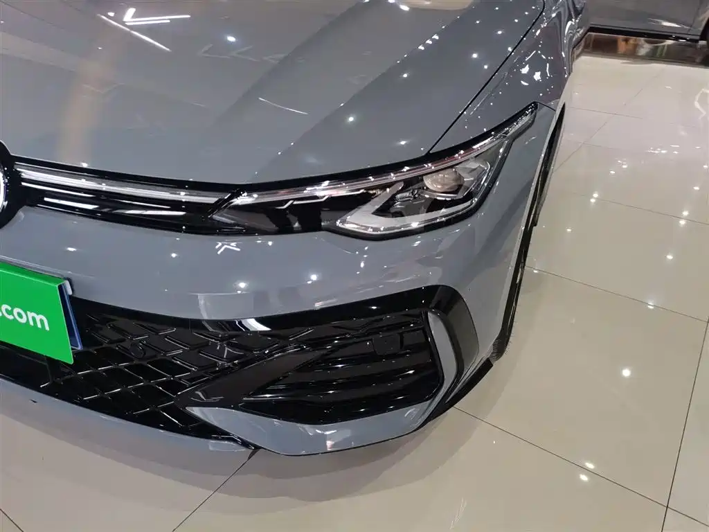 Volkswagen Golf 2025 Facelift 300TSI R-Line фото 19