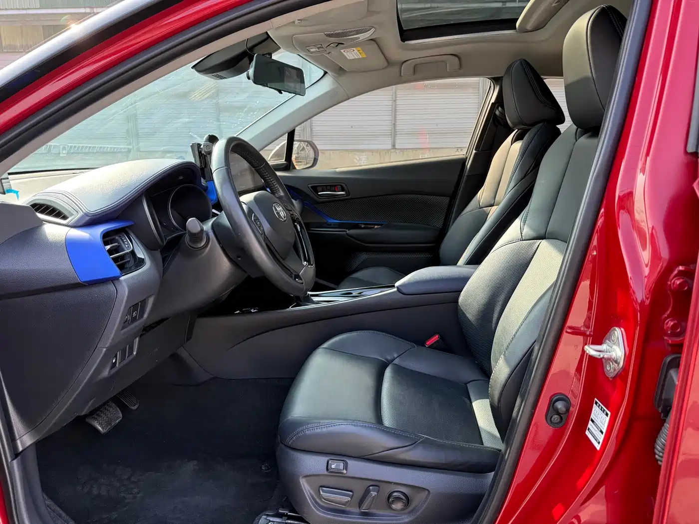 Toyota C-HR 2021 2.0L Luxury Edition фото 13