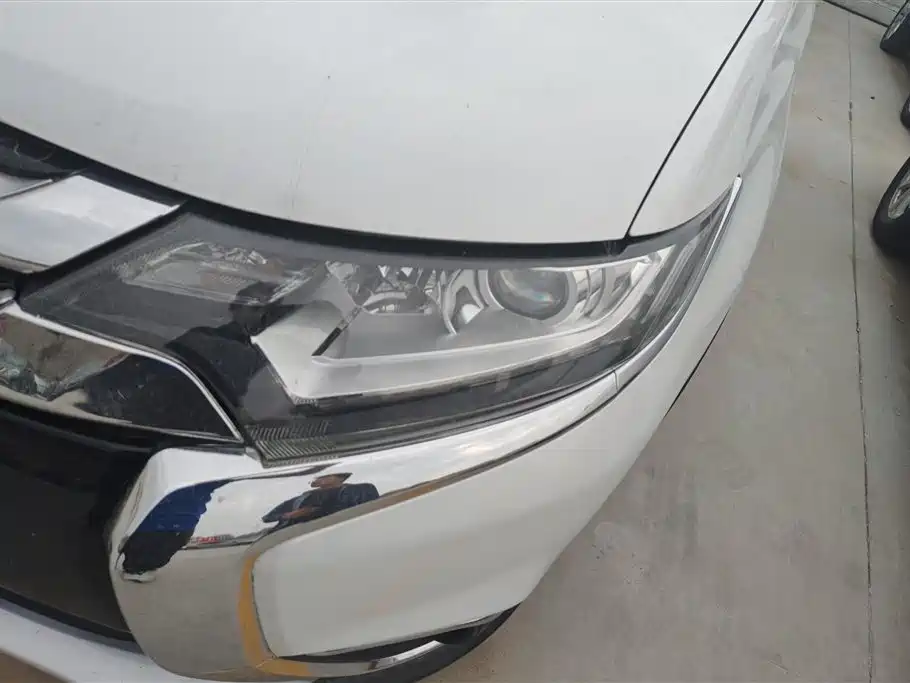Mitsubishi Outlander 2018 2.0L 2WD Jiale Edition 7-seater фото 5