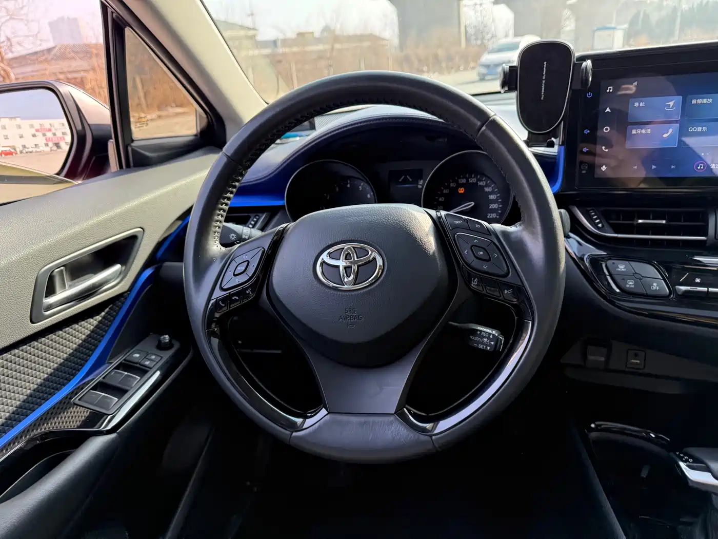 Toyota C-HR 2021 2.0L Luxury Edition фото 9