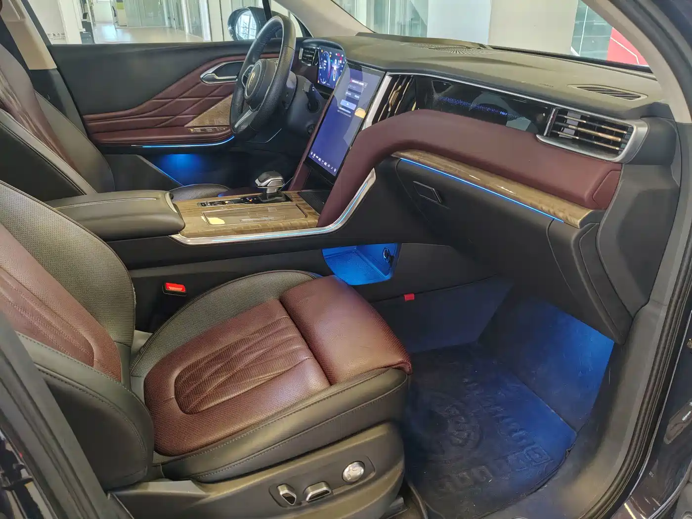 Фото 35 - Hongqi HS7