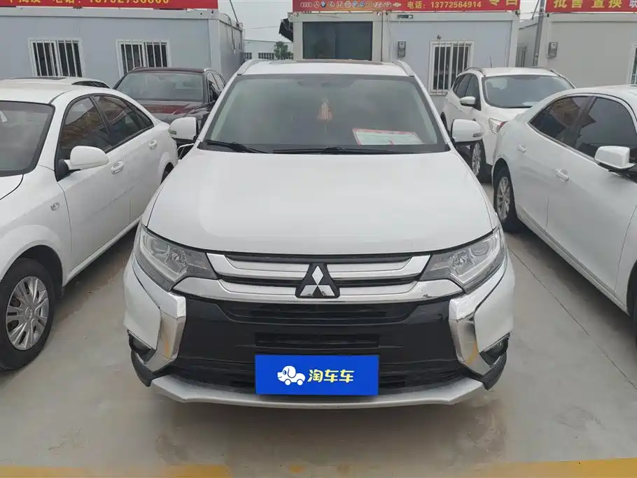 Mitsubishi Outlander 2018 2.0L 2WD Jiale Edition 7-seater фото 2
