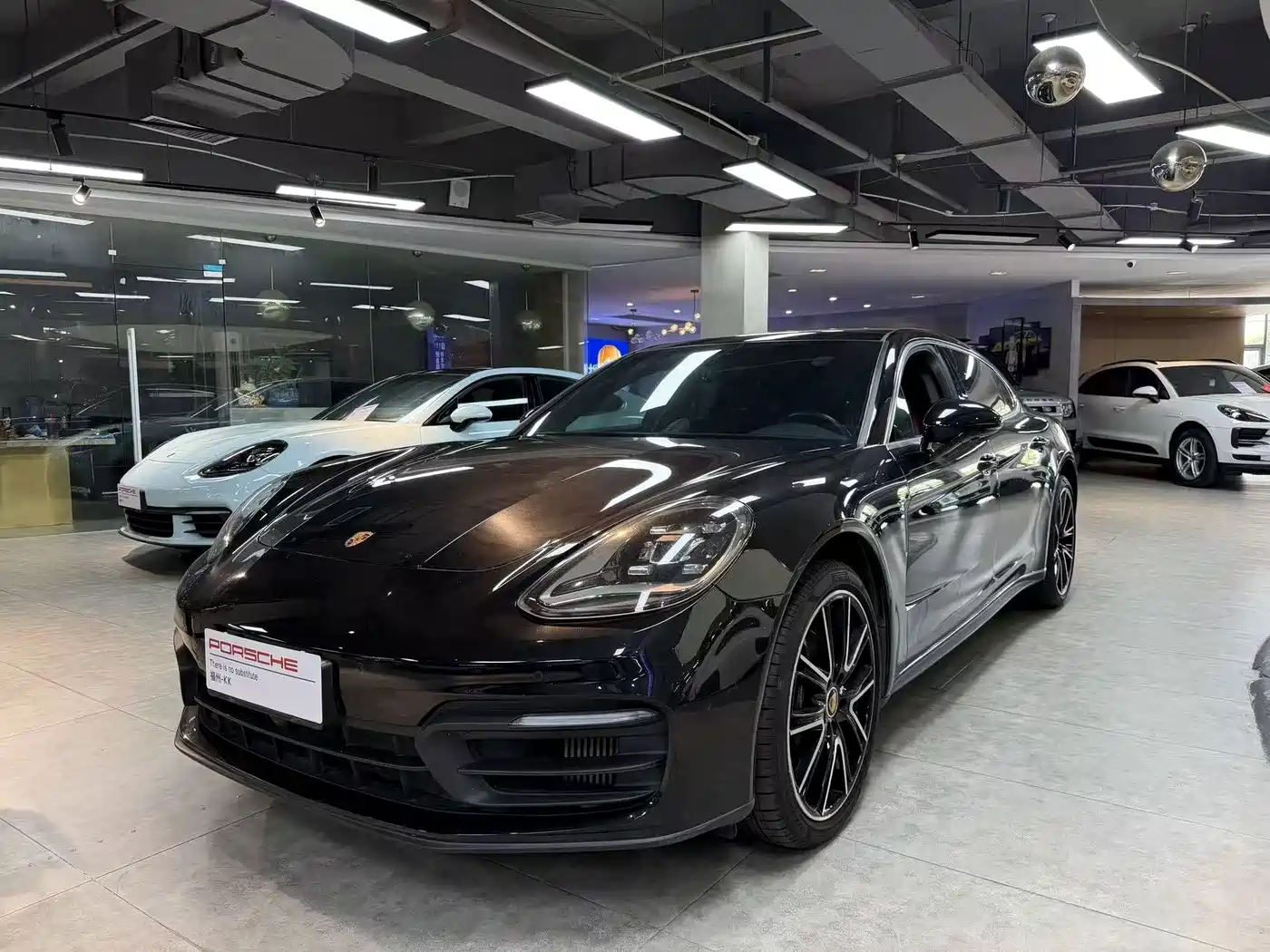 Фото 1 - Porsche Panamera