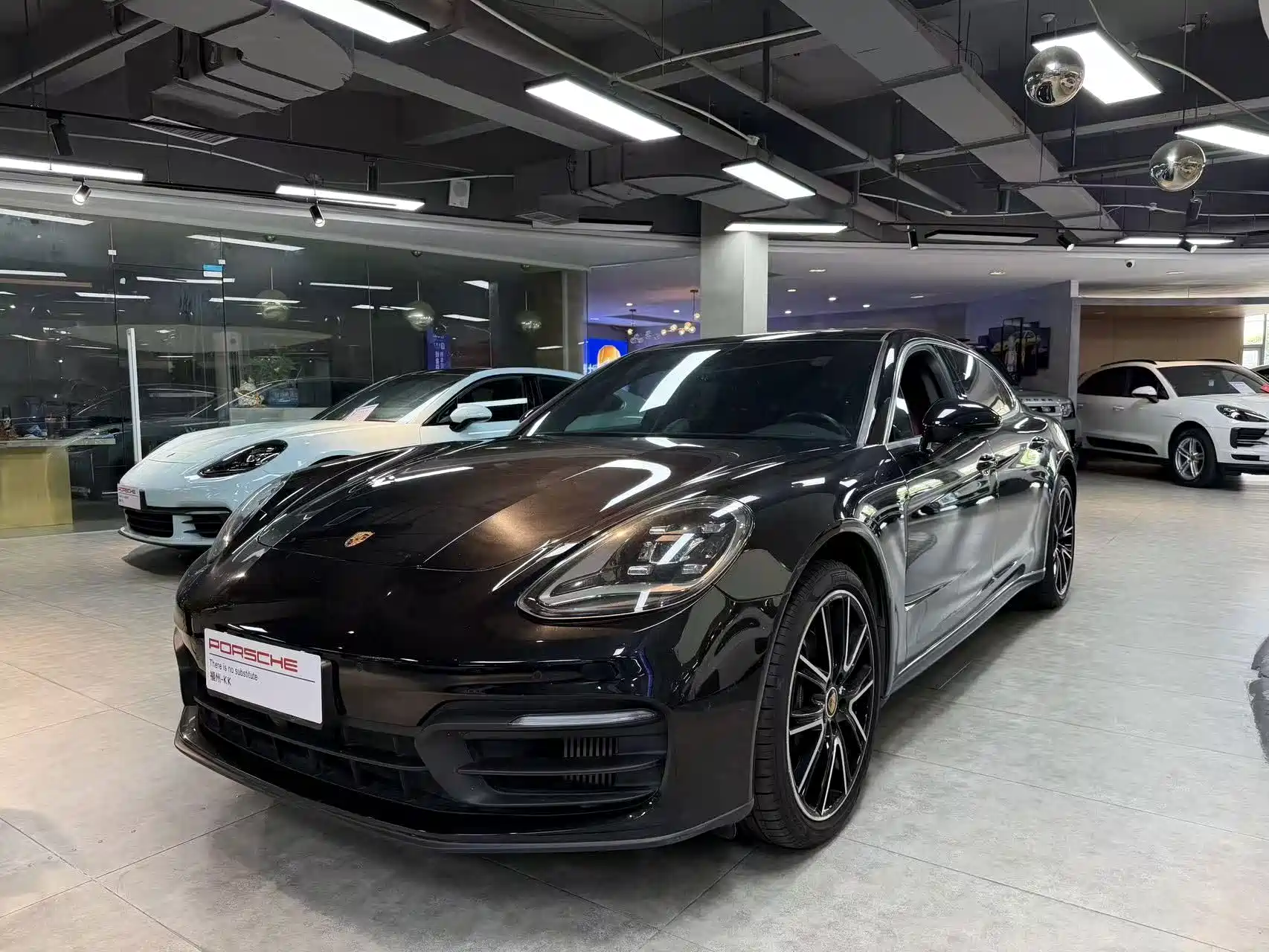 Фото 1 - Porsche Panamera