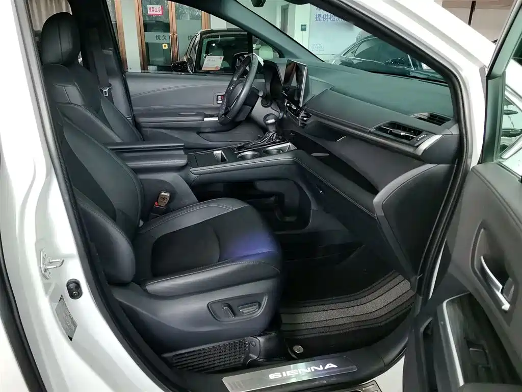Toyota Sienna 2023 2.5L Hybrid Ultimate Edition фото 19
