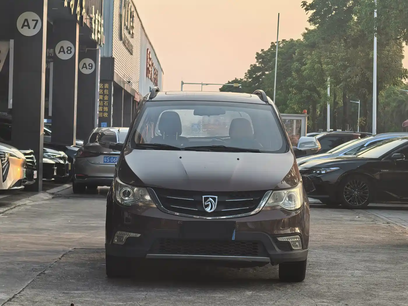 Baojun 730 2015 2015 1.8L Manual Luxury Navigation ESP Edition 7-seater