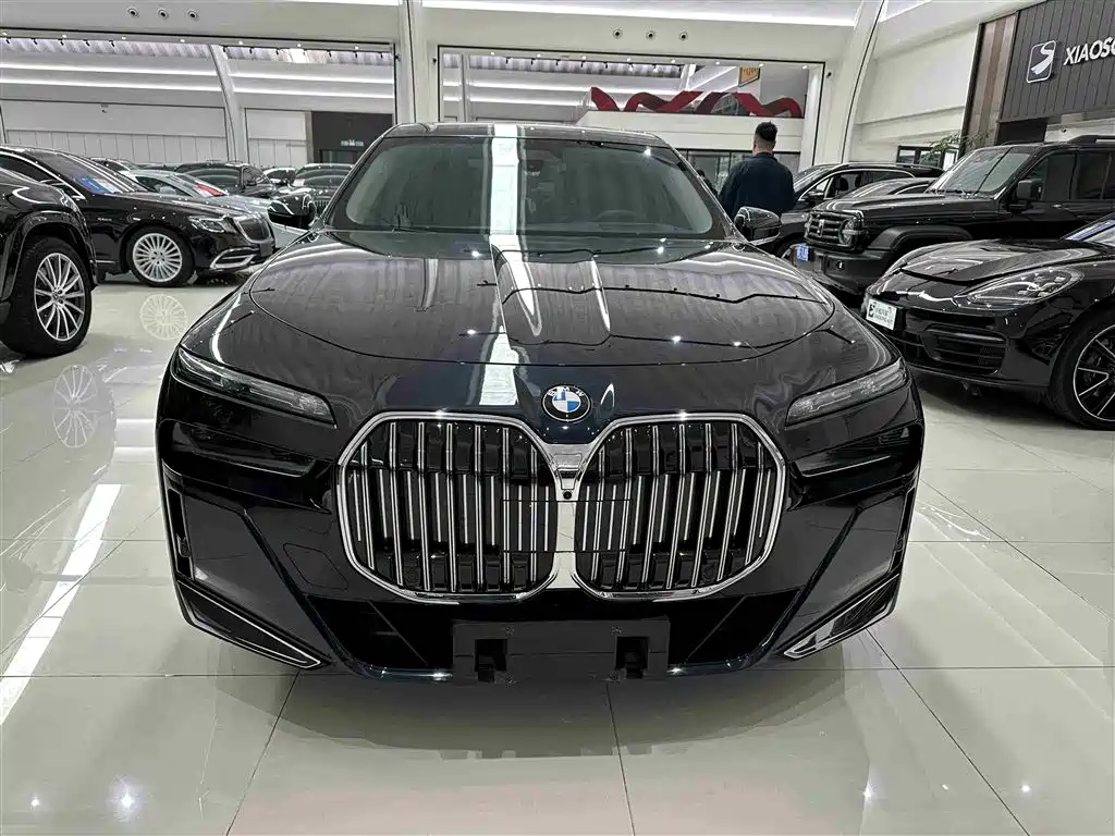 BMW 7 Series 2023 Model 740Li Leading M Sport Package фото 5
