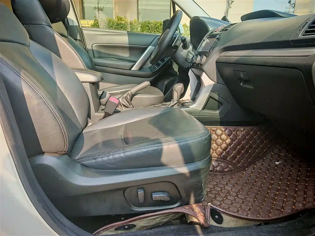 Subaru Forester 2013 2.5i Automatic Premium Edition фото 4