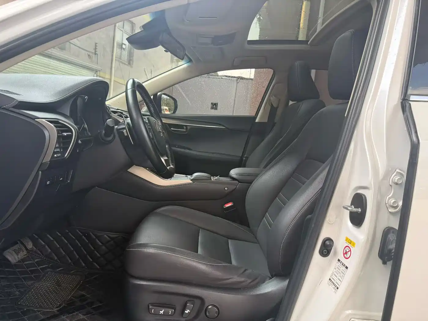 Lexus NX 2018 Model 300h FWD Fengshang Edition China V фото 5