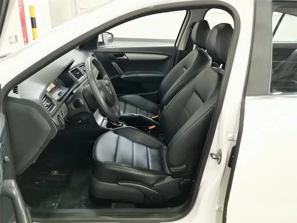 Volkswagen Lavida 2013 Facelift Classic 1.6L Automatic Comfort фото 10
