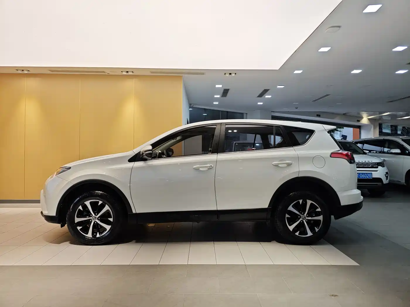 Toyota RAV4 Rongfang 2016 2.0L CVT 2WD Urban (China V) фото 6