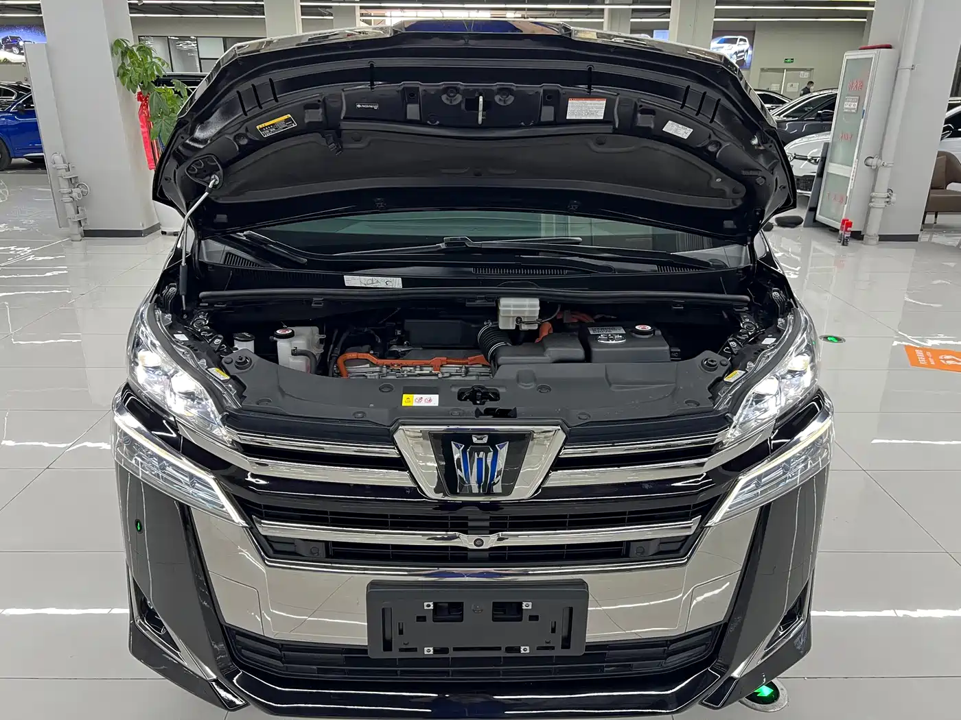 Toyota Vellfire 2021 Crown Hybrid 2.5L HV Premium Edition фото 26
