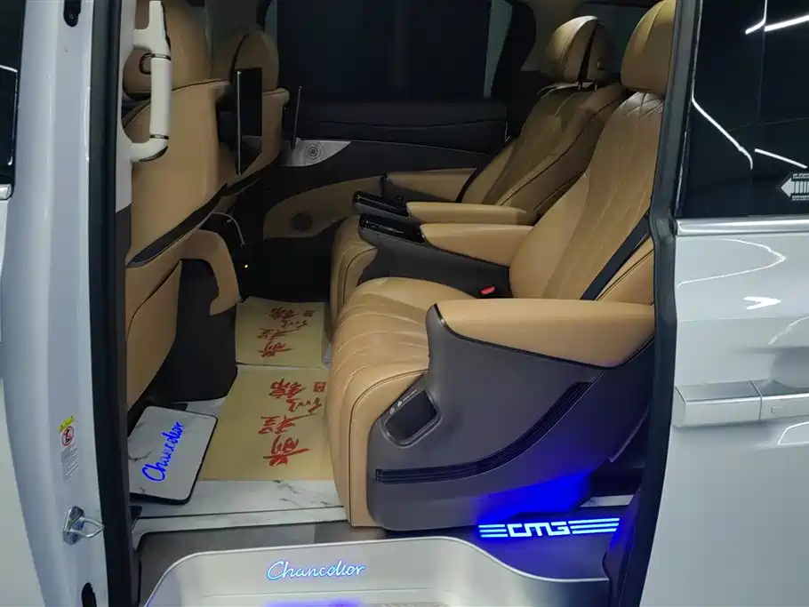 Denza D9 2022 DM-i 970 AWD Flagship фото 11