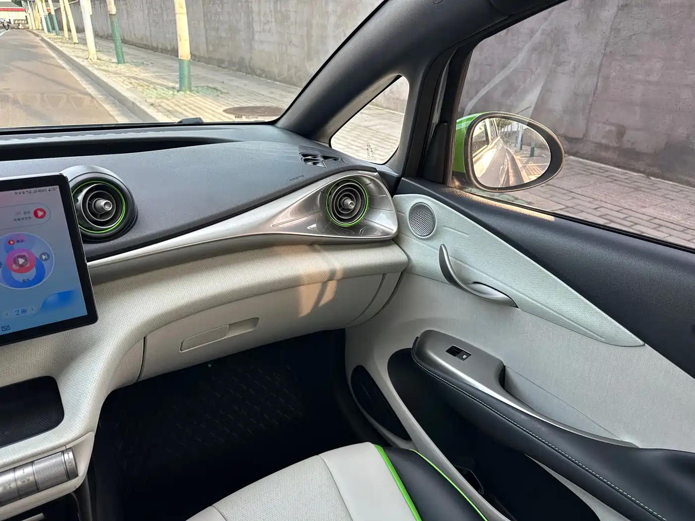 BYD Dolphin 2021 Model 405km Fashion Edition фото 16