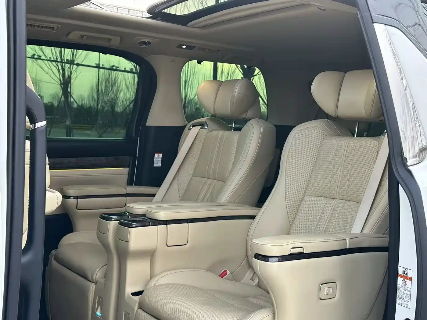 Toyota Vellfire 2020 Hybrid 2.5L Black Gold Limited Edition фото 11