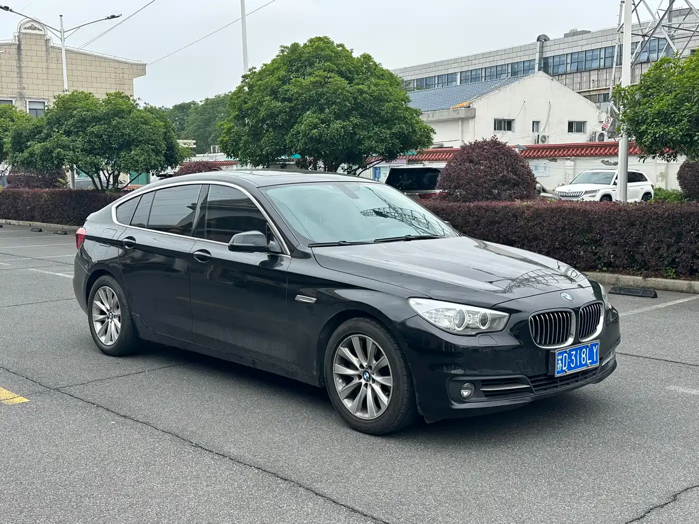 BMW 5 Series GT 2015 528i Leading фото 3