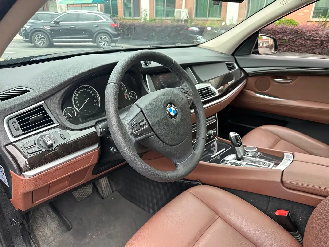 BMW 5 Series GT 2015 528i Leading фото 17