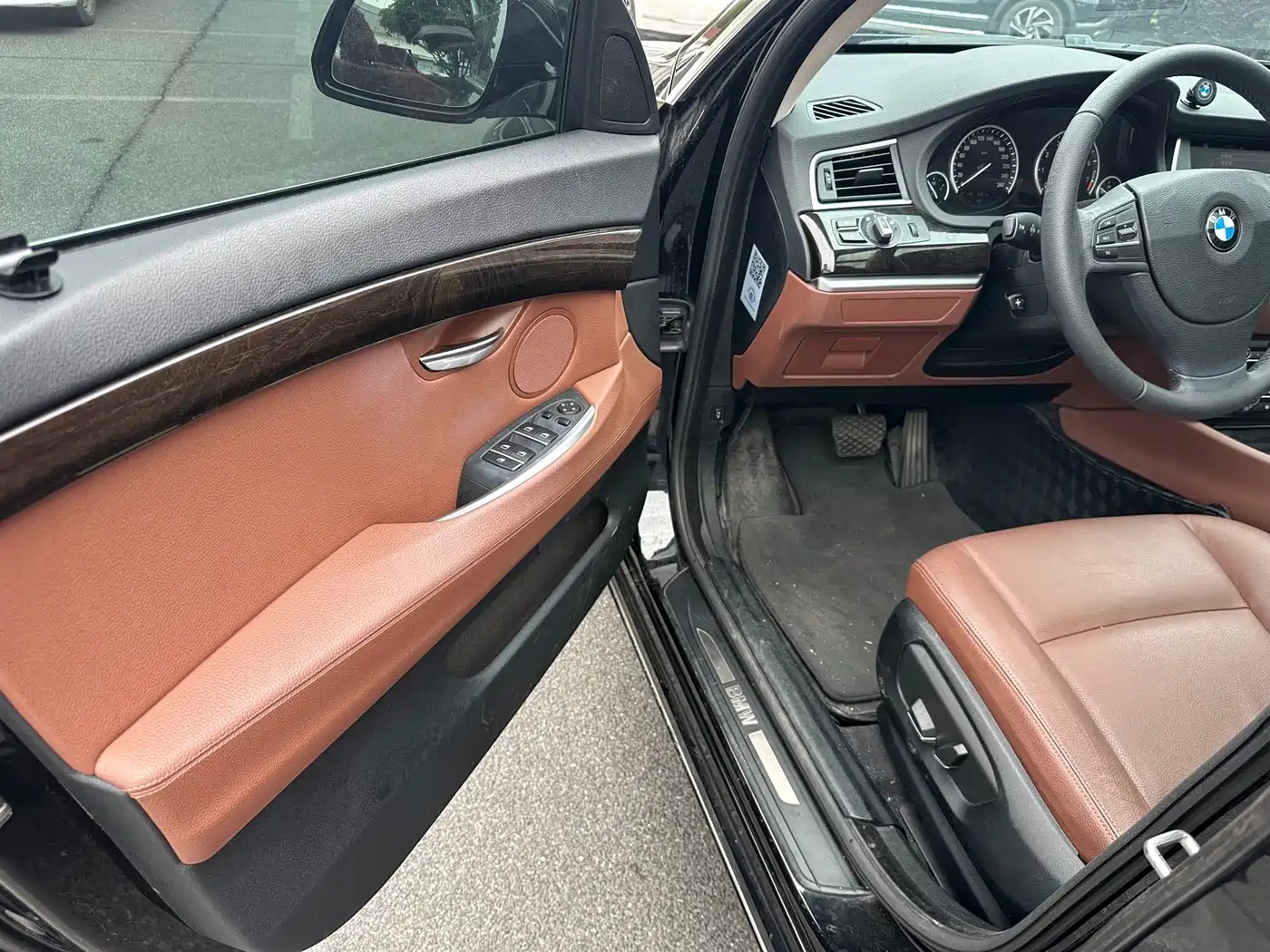 BMW 5 Series GT 2015 528i Leading фото 14