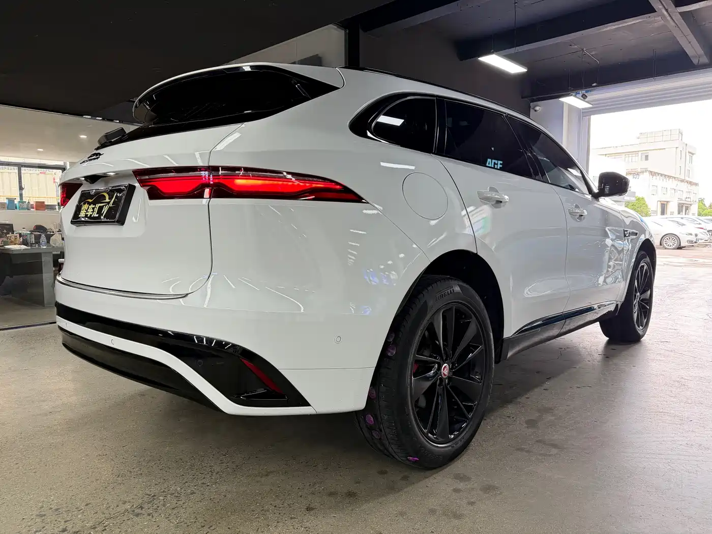 Photo 13 - Jaguar F-PACE