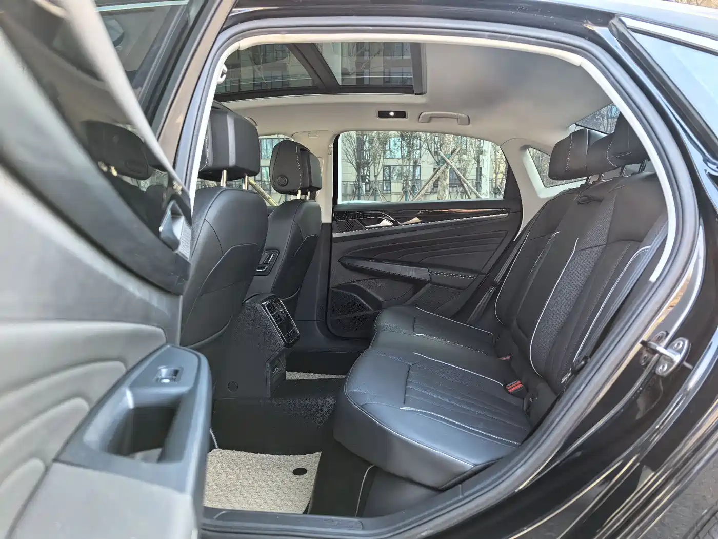 Volkswagen Passat 2024 280TSI Elite Edition фото 38