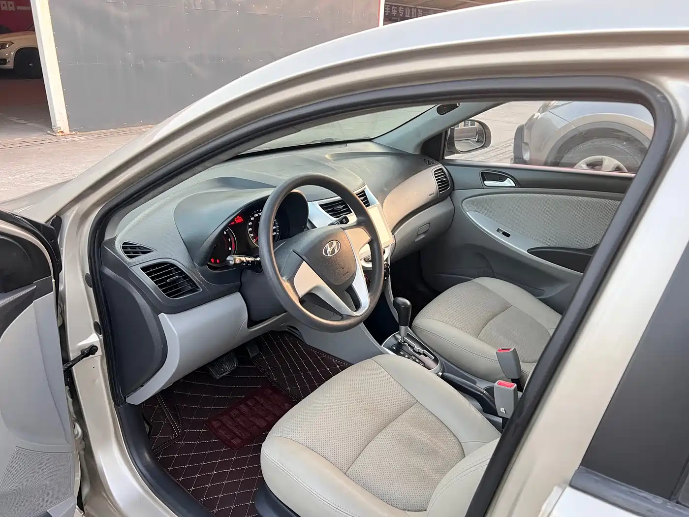 Hyundai Verna 2014 1.4L Automatic Smart GLS фото 9