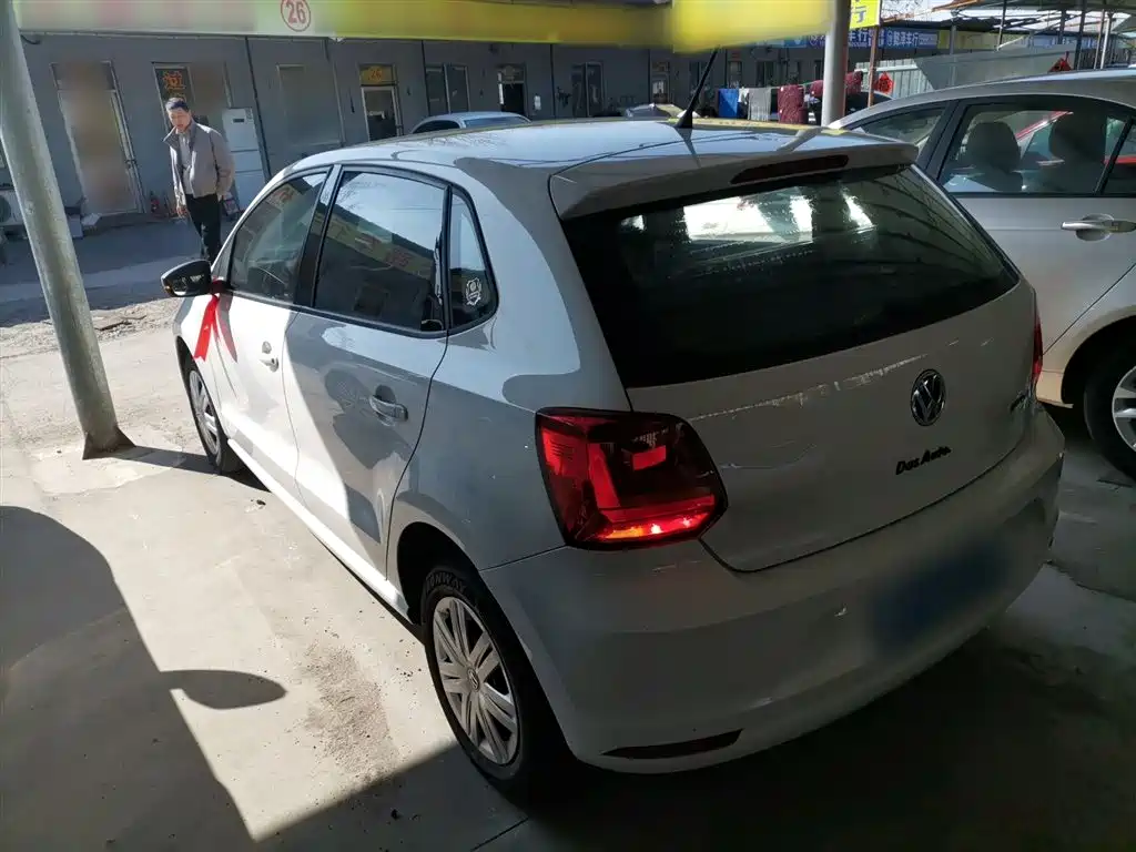 Volkswagen Polo 2016 1.4L Manual Trend фото 5