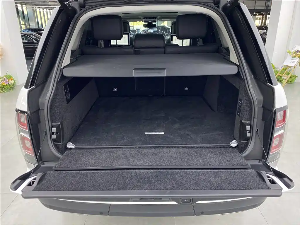 Land Rover Range Rover 2022 3.0 L6 400PS Heritage Extended Classic Edition фото 30