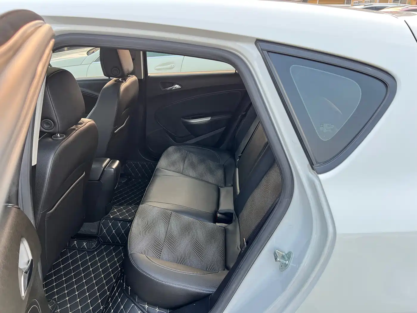 Buick Excelle 2014 XT 1.6L Automatic Fashion фото 12