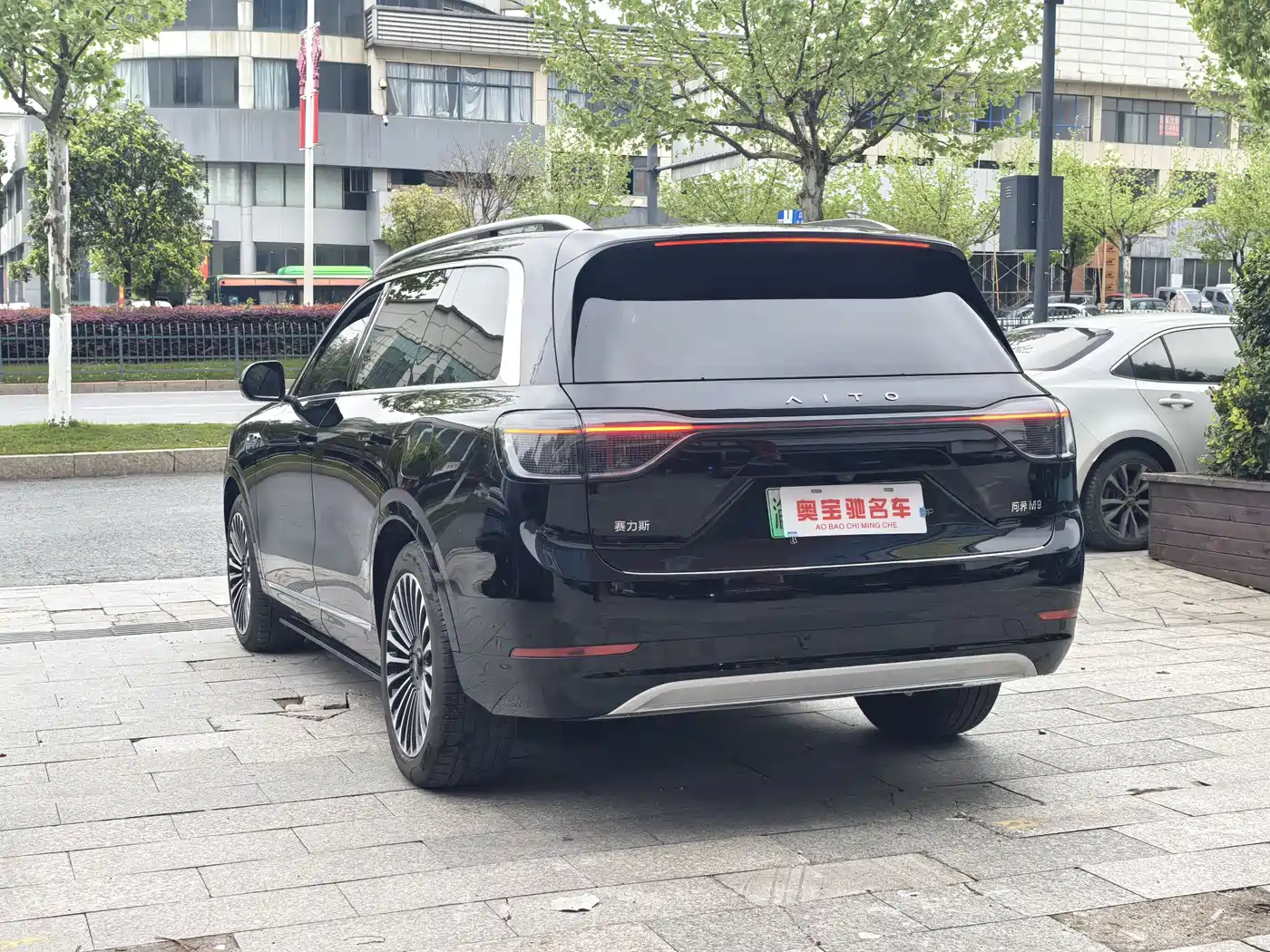 AITO Wenjie AITO M9 2024 Extended Range Ultra 42kWh 6-Seater фото 6