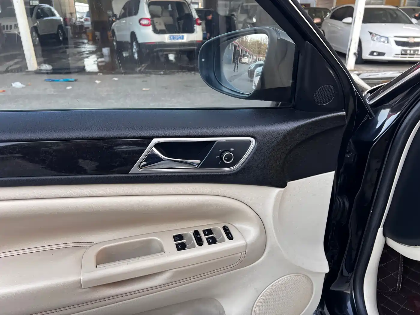 Volkswagen Passat Lingyu 2009 2.0L MFI Manual Premium фото 7
