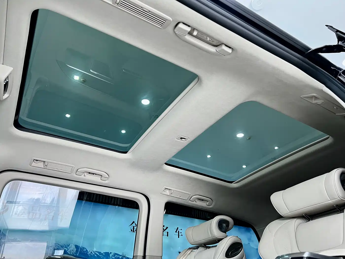 Mercedes-Benz V-Class 2022 V 260 L Long Wheelbase Luxury Edition фото 14