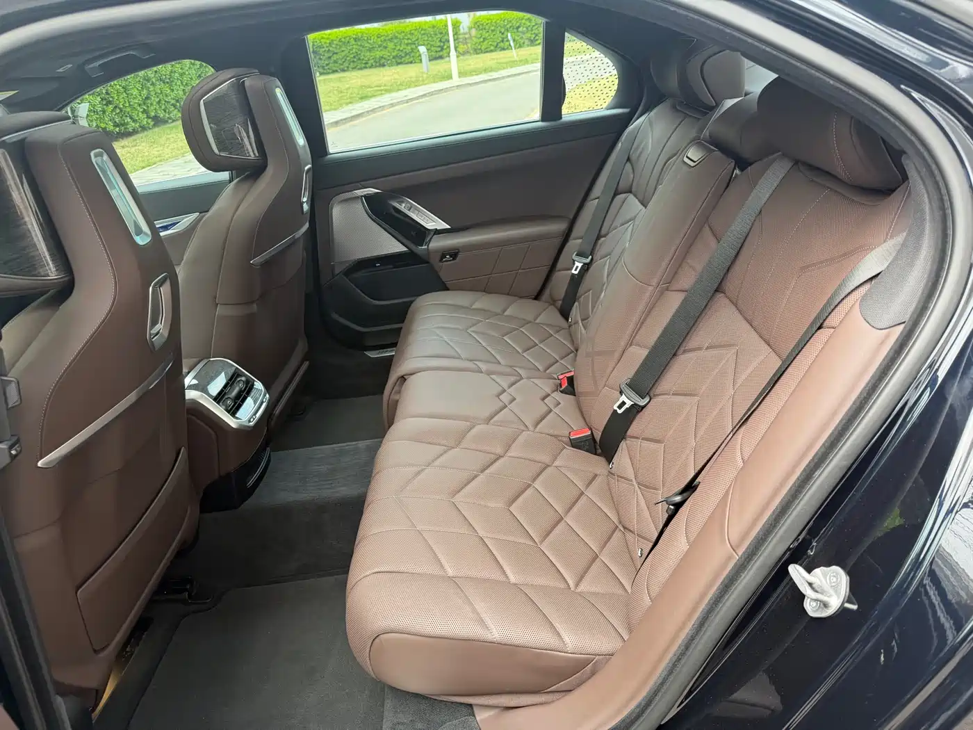 BMW 7-SERIES
