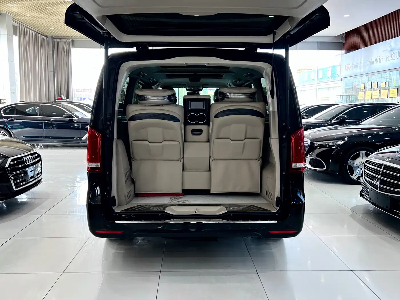 Mercedes-Benz V-Class 2022 V 260 L Long Wheelbase Luxury Edition фото 29