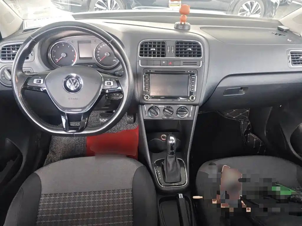 Volkswagen Polo 2016 1.6L Automatic Comfort фото 3