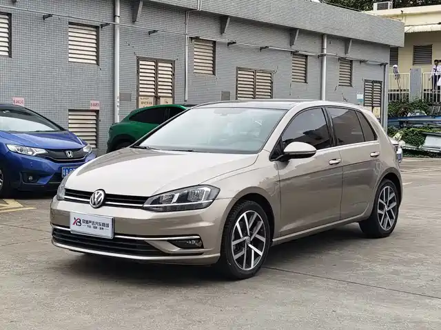 VOLKSWAGEN GOLF
