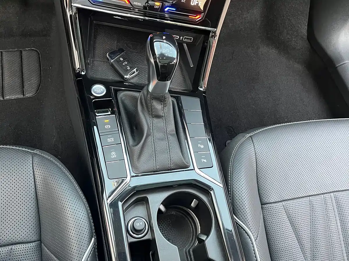 Volkswagen Passat 2022 330TSI Starlight Luxury Edition фото 9