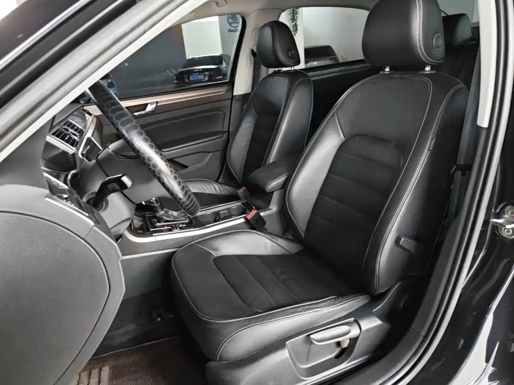 Фото 15 - Volkswagen Passat